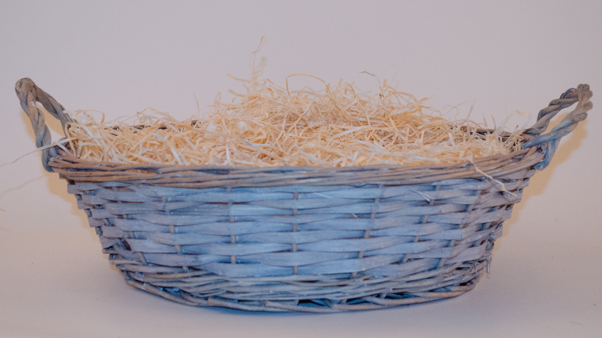 Präsentkorb rund aus Pflanzenmaterial