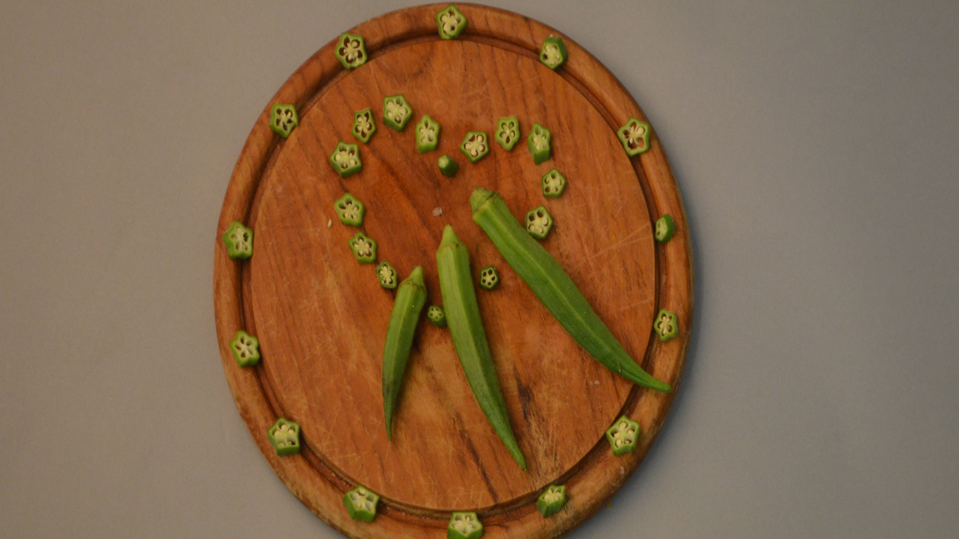 Okra Schoten frisch Kiste