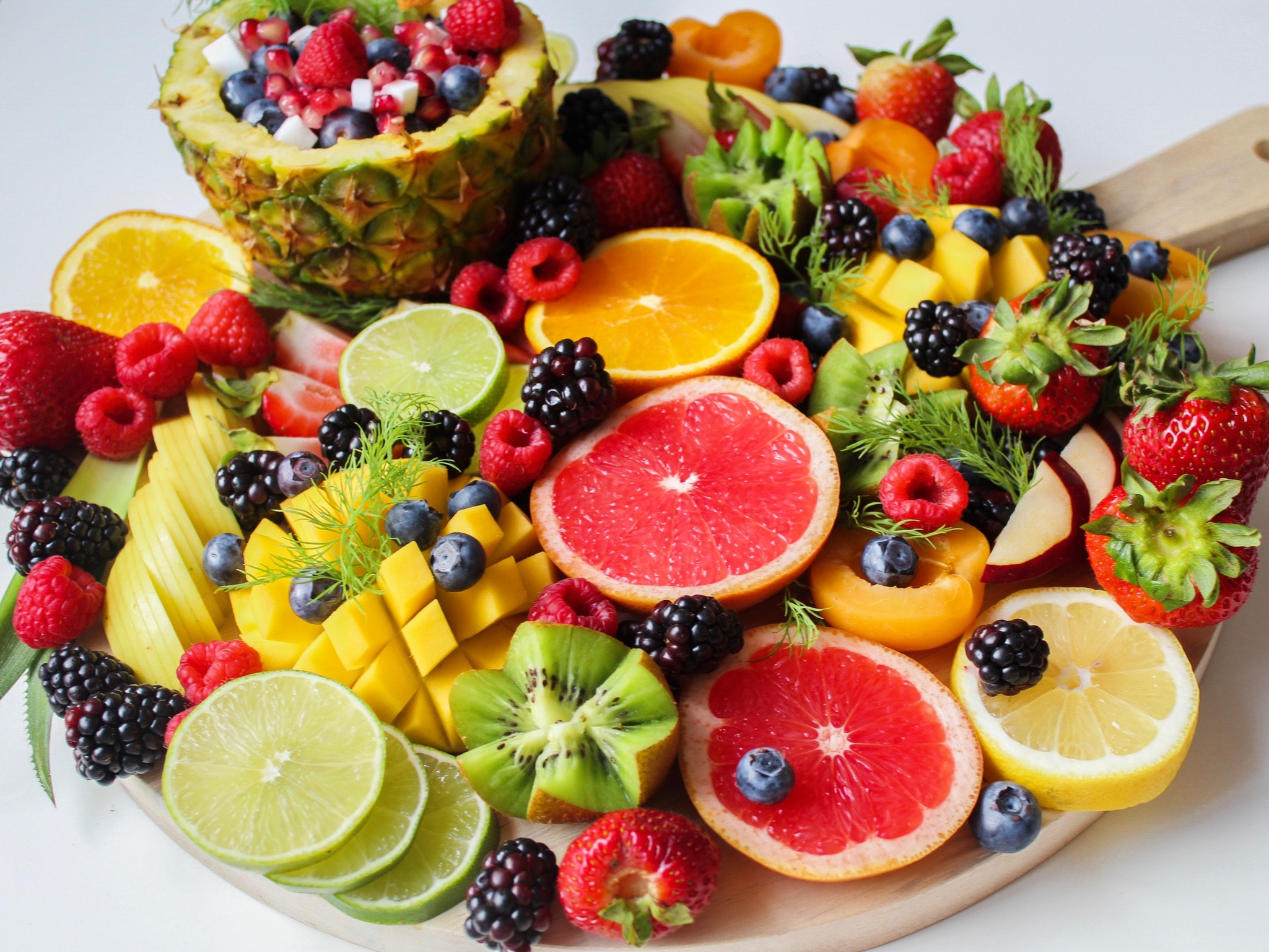 sliced-fruits-on-tray-1132047-1