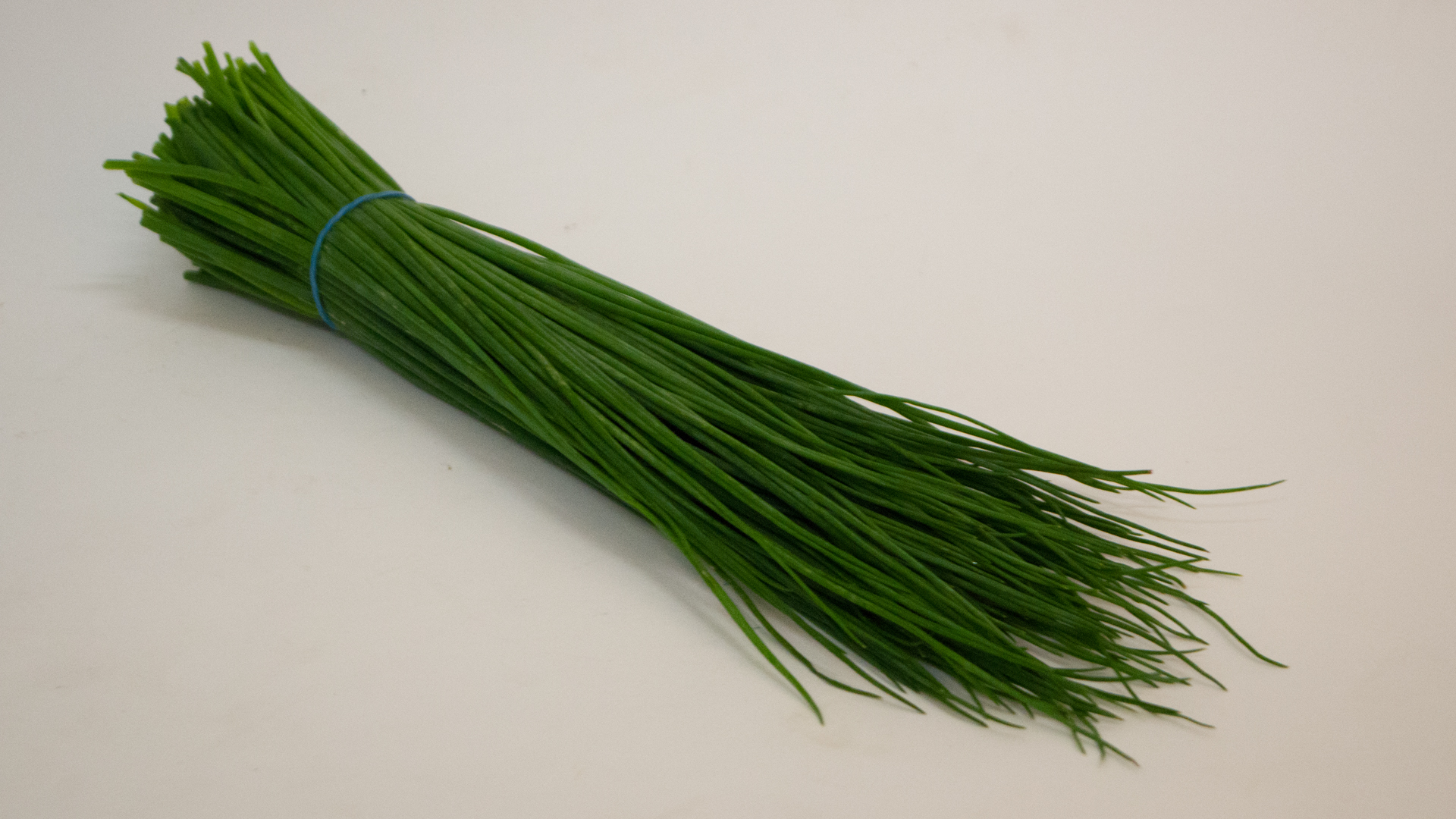 Schnittlauch im Bund online bestellen bei vegansnacks.de Schnittlauch im Bund online bestellen bei vegansnacks.de